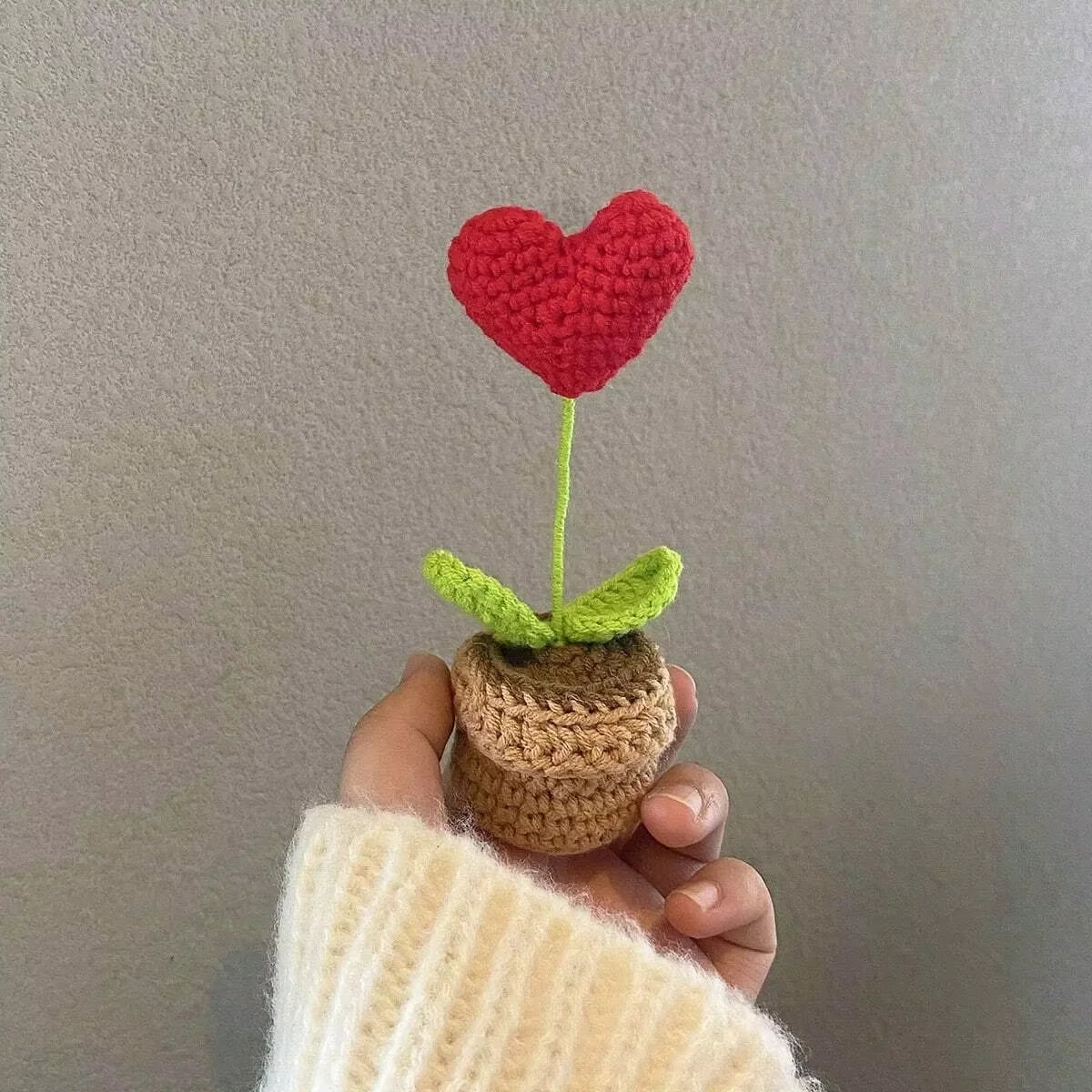 Handmade Crochet Heart-Shaped Red Potted Plant, Woven Flower Gift, Home Desktop Decoration