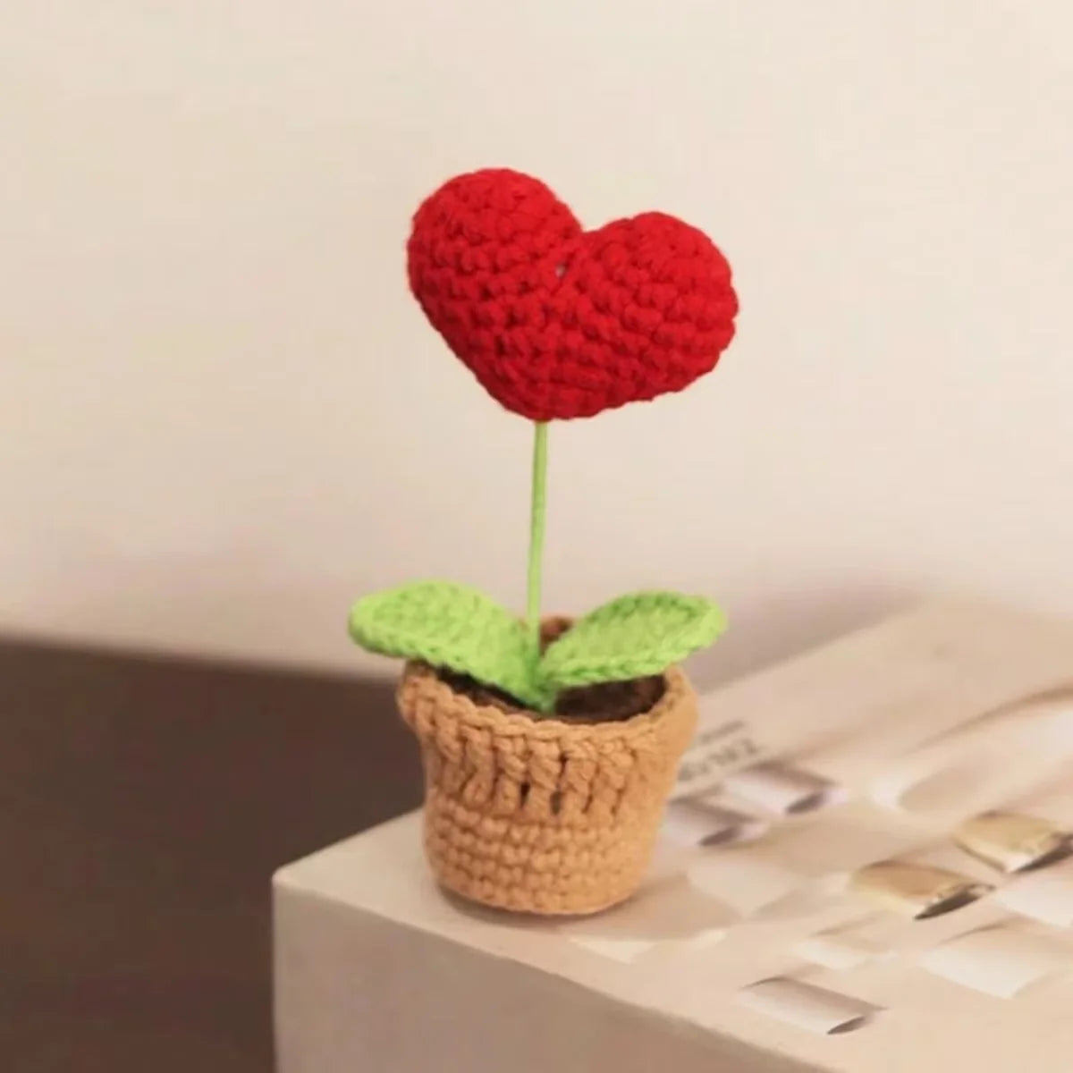 Handmade Crochet Heart-Shaped Red Potted Plant, Woven Flower Gift, Home Desktop Decoration
